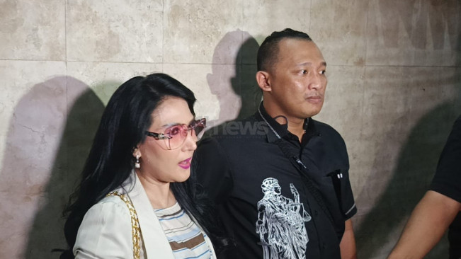 Psikolog Lita Gading dicecar belasan pertanyaan oleh penyidik Polda Metro Jaya. [FTNews.co.id Selvianus Kopong Basar]